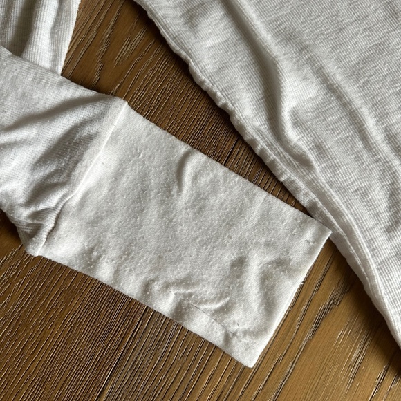 CHASER Loose Fitting V-neck Long Sleeve Top - Picture 5 of 9